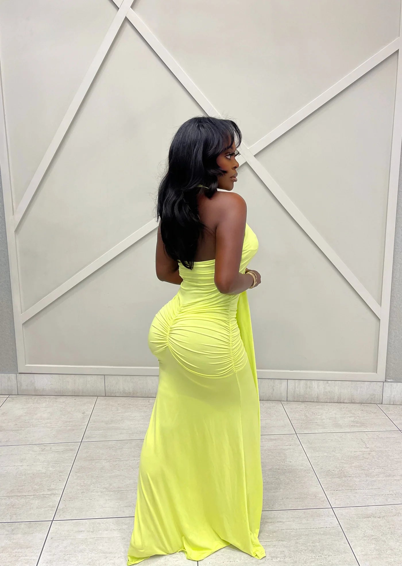 80064 Vestido elegante sem mangas com decote em V profundo e costas abertas, franzido