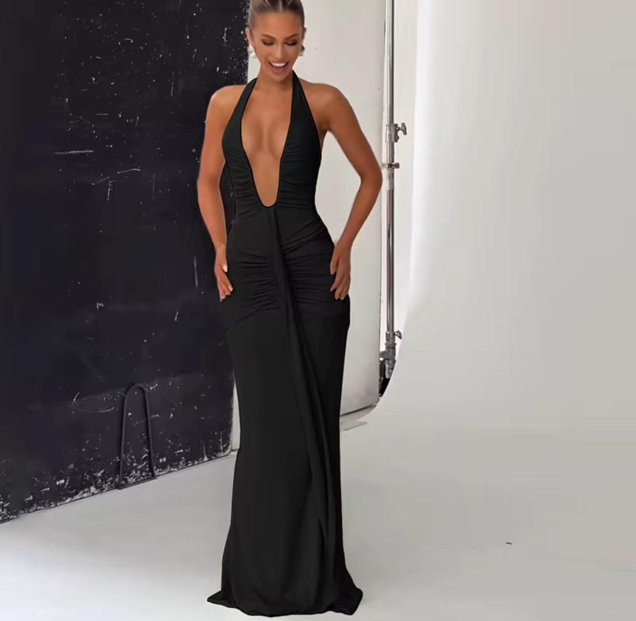 80064 Vestido elegante sem mangas com decote em V profundo e costas abertas, franzido