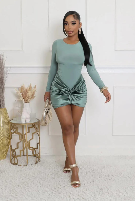 #7046 Mini vestido sexy plissada