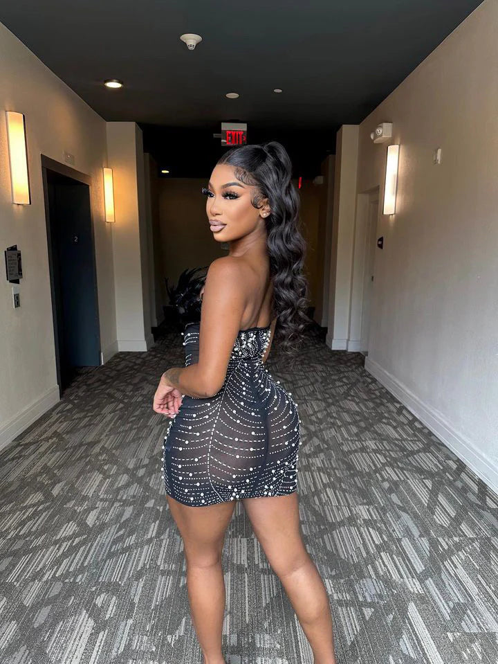 VM80010#Vestido sexy com decote em V profundo e penas falsas, ombro de fora, malha transparente e perfurada