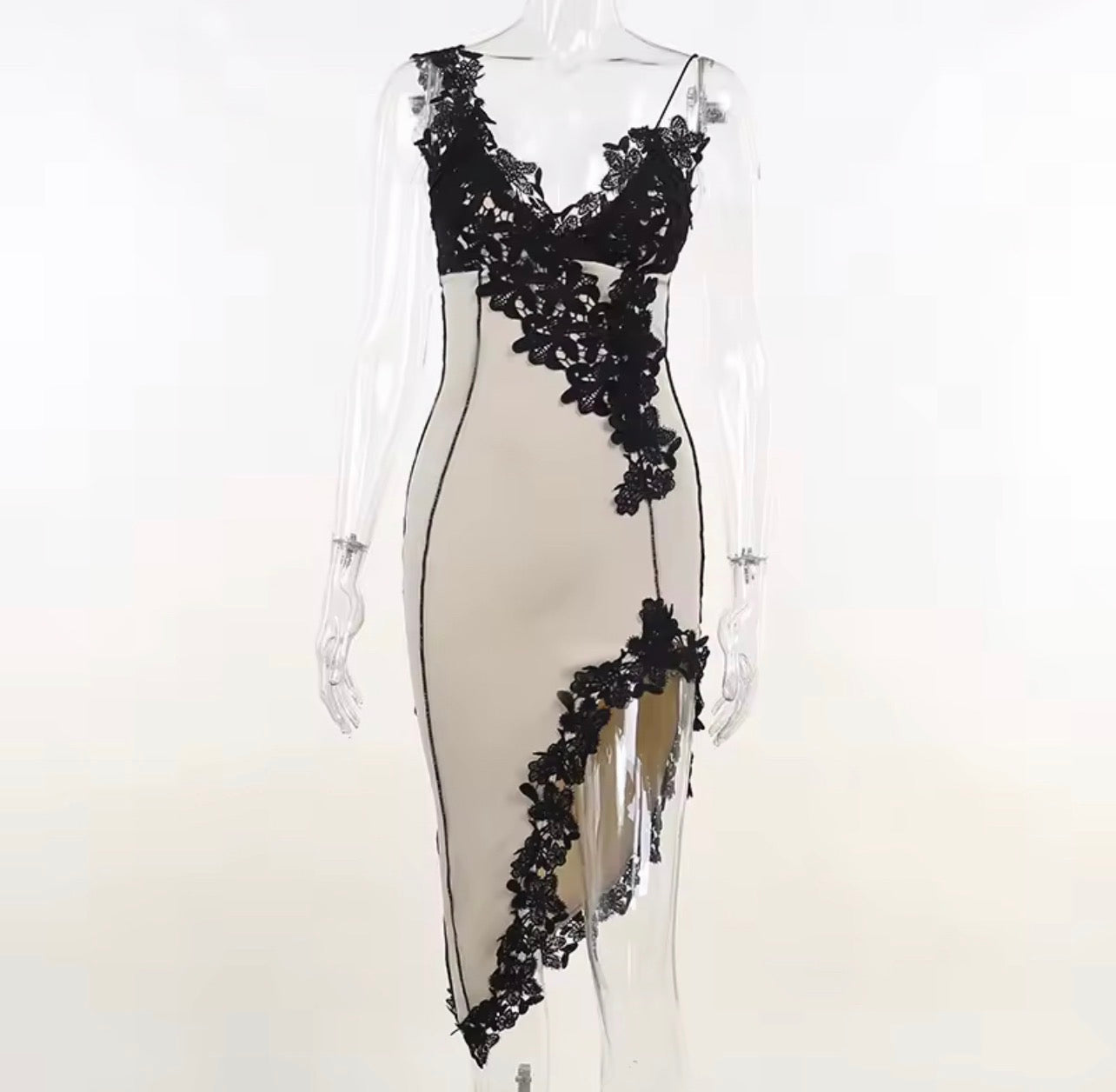 MINI LUXE Vestido , sexy e elegante, detalhes flores de renda.