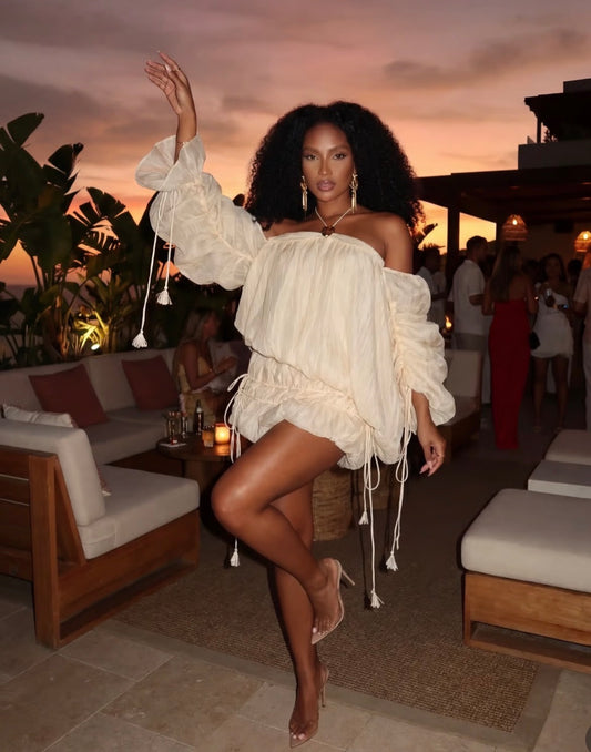 Edit Vestido curto com babados e camadas, plissado