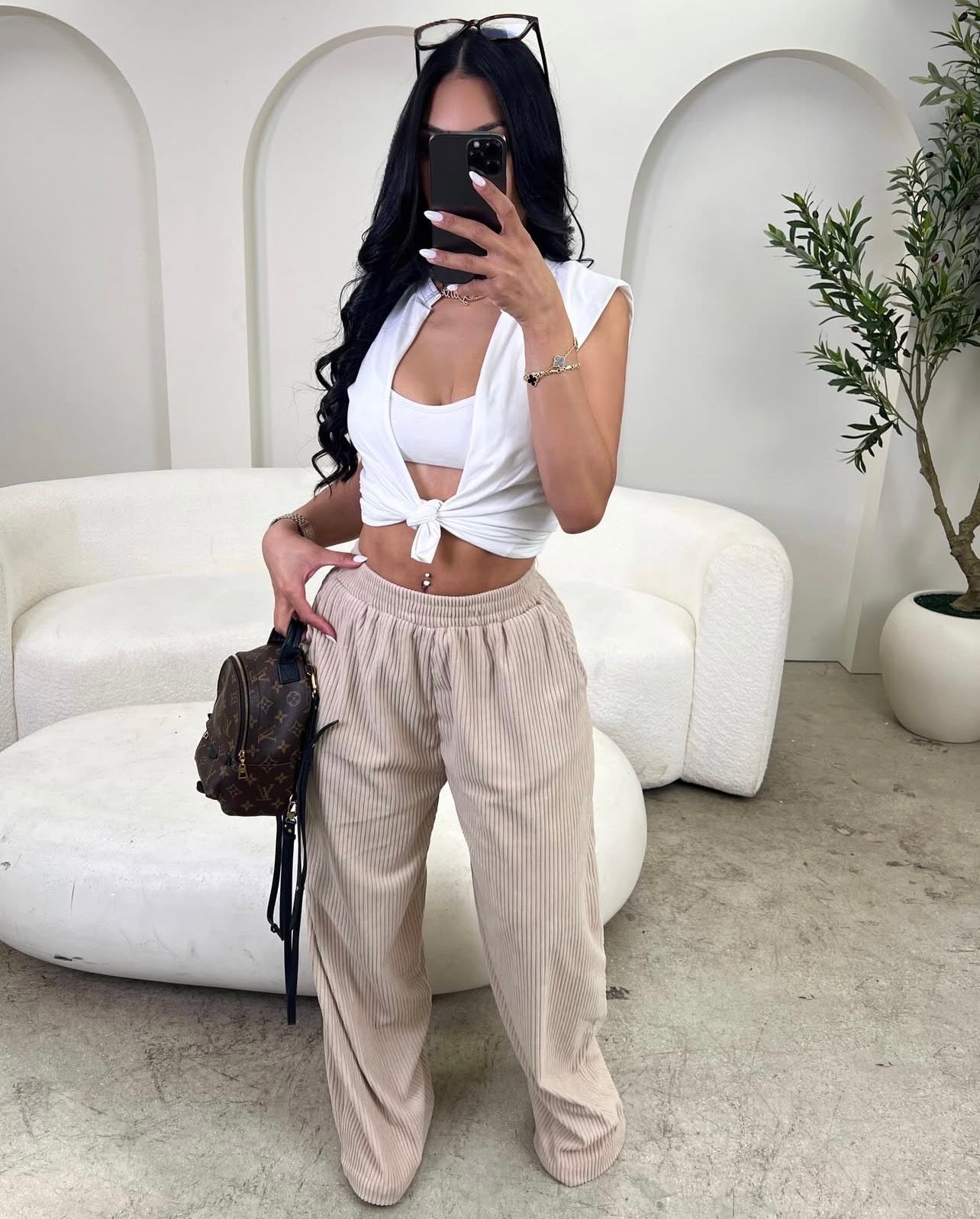 Calças soltas de tons pastel listrados