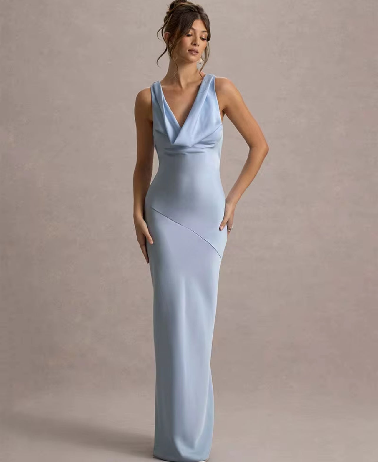 200017# Vestido com decote drapeado e costas nuas