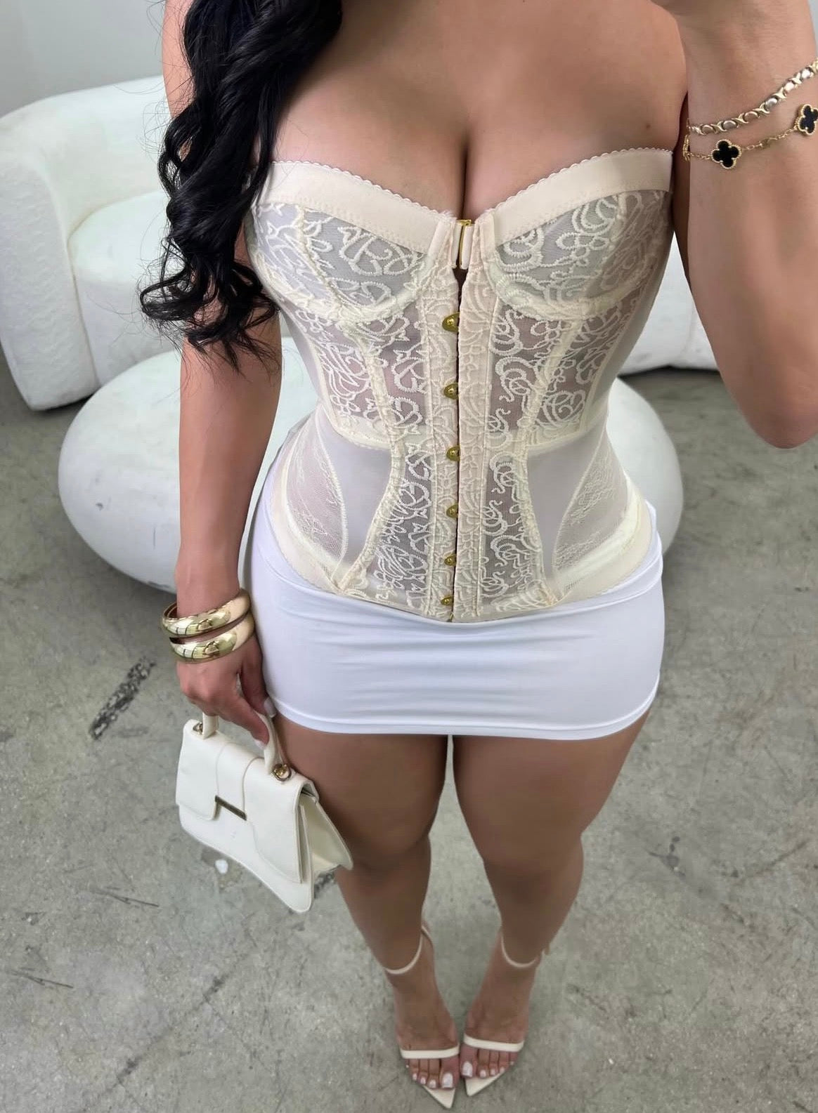 Top cropped , body modelador com amarração no busto e cintura, blusa justa sem mangas no busto