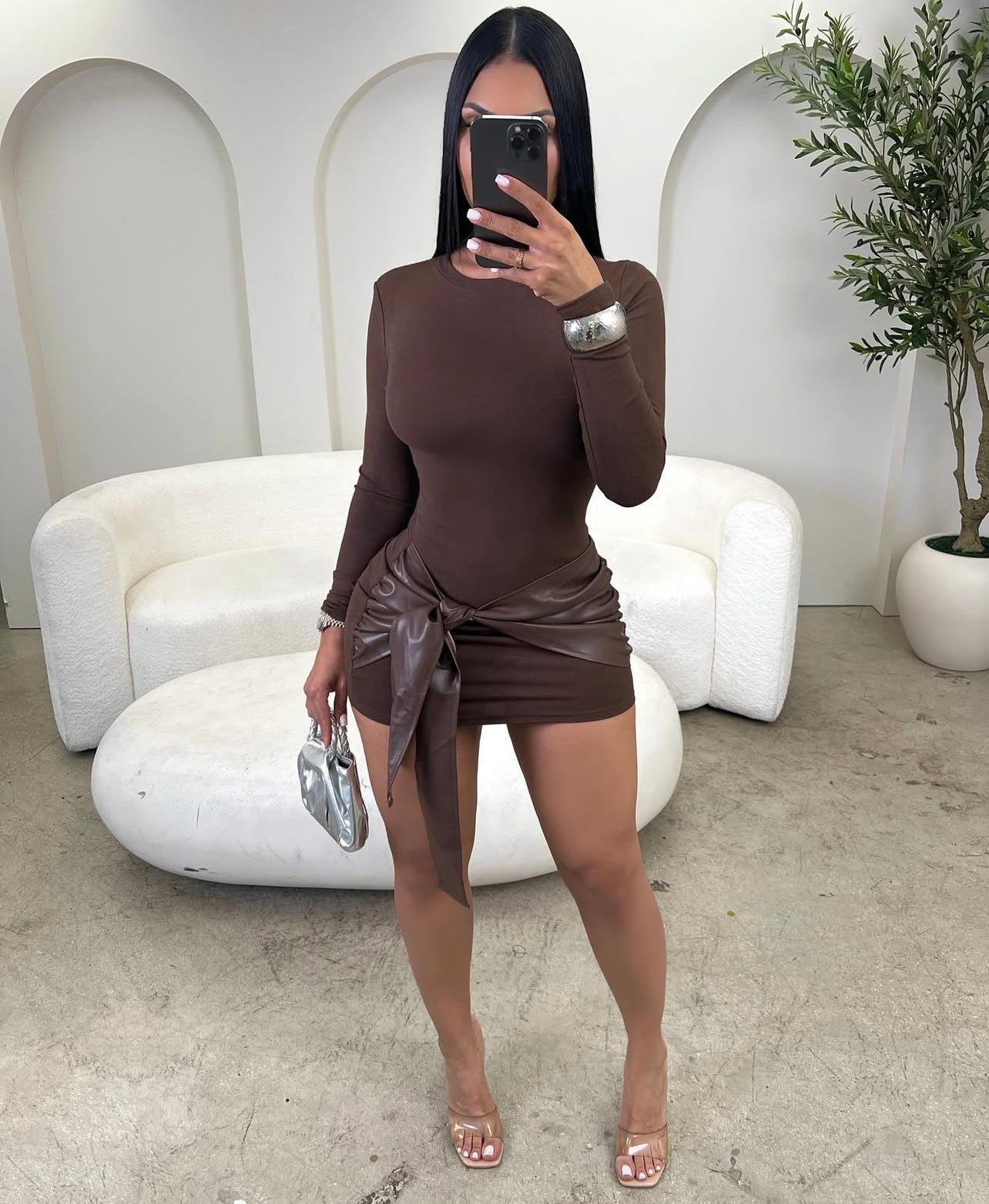 MINI LUXE Vestido curto cor sólida e manga comprida