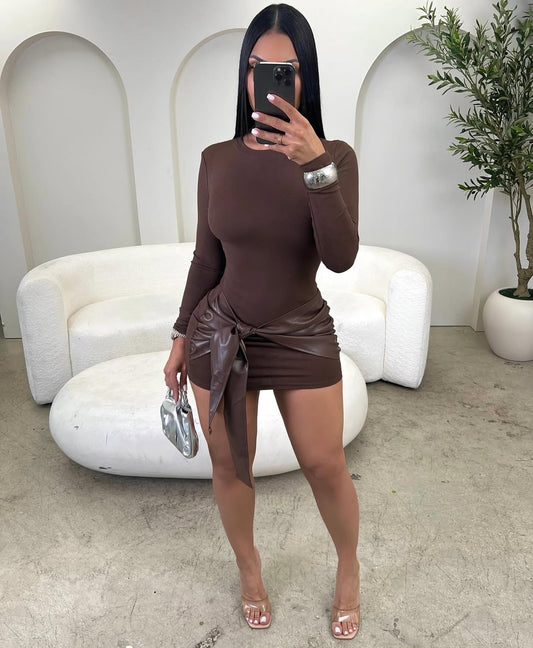 200019# Vestido curto cor sólida e manga comprida