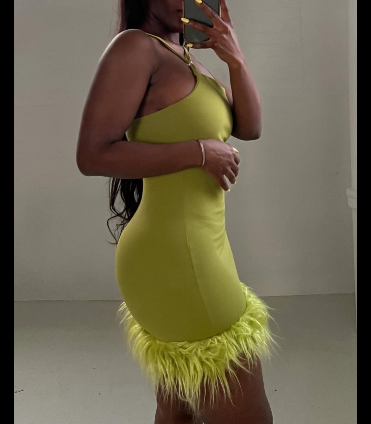 70064# mini vestido justo com pelos