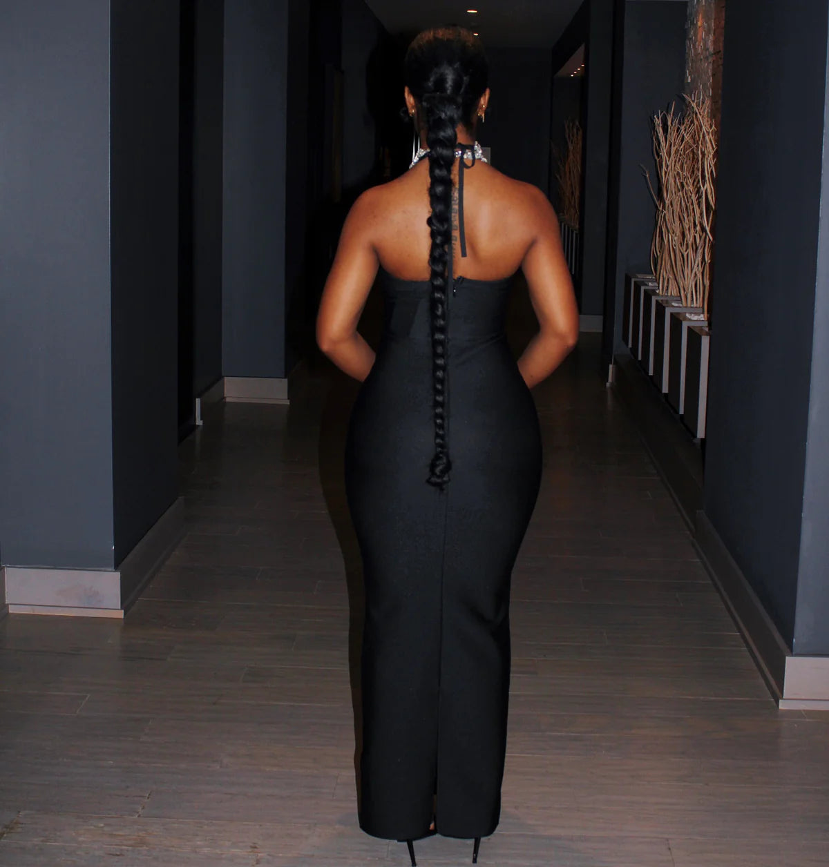 COKTAIL EDIT                      Vestido bandage modelo justo    c/detalhes em pedras