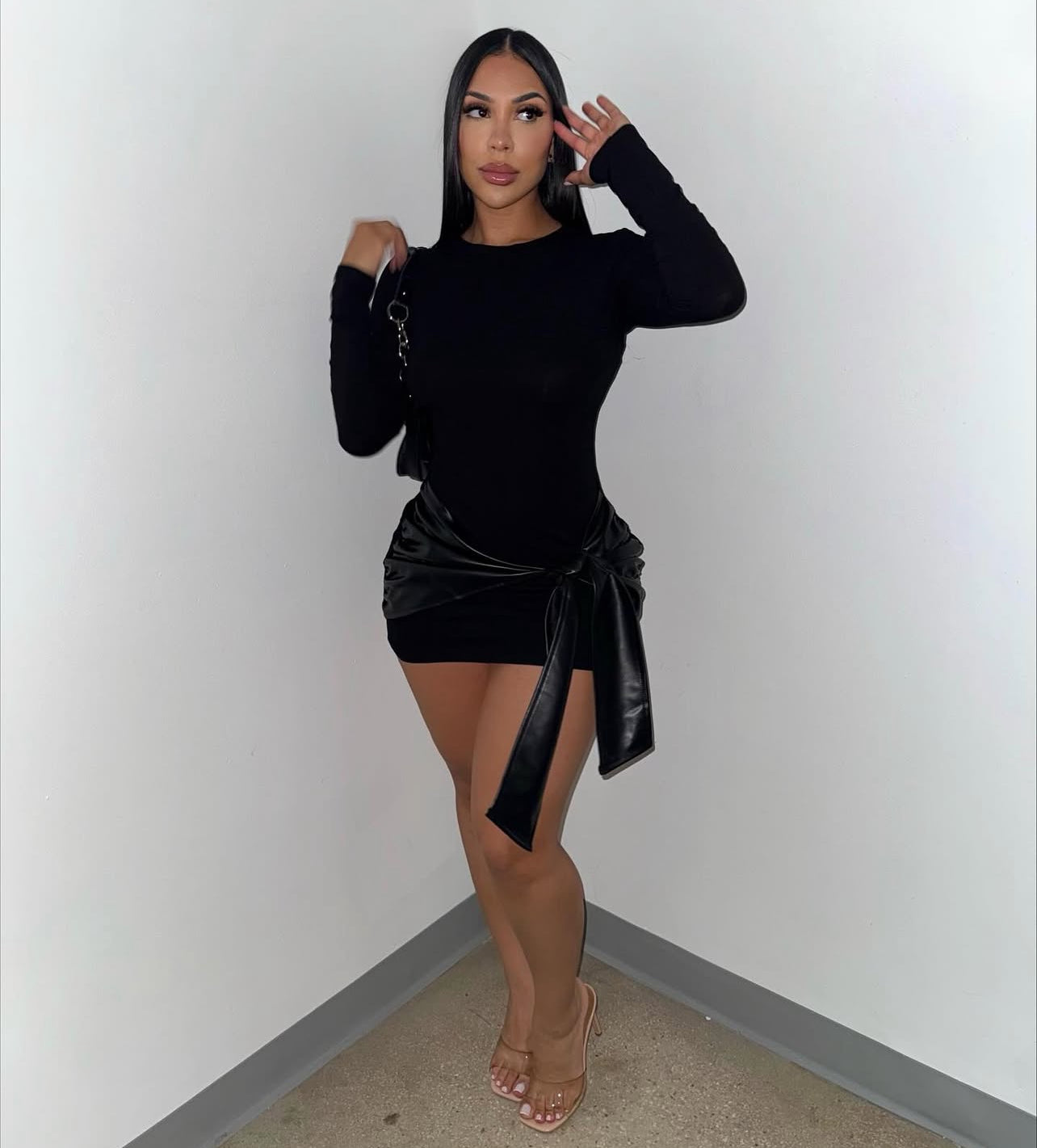 200019# Vestido curto cor sólida e manga comprida