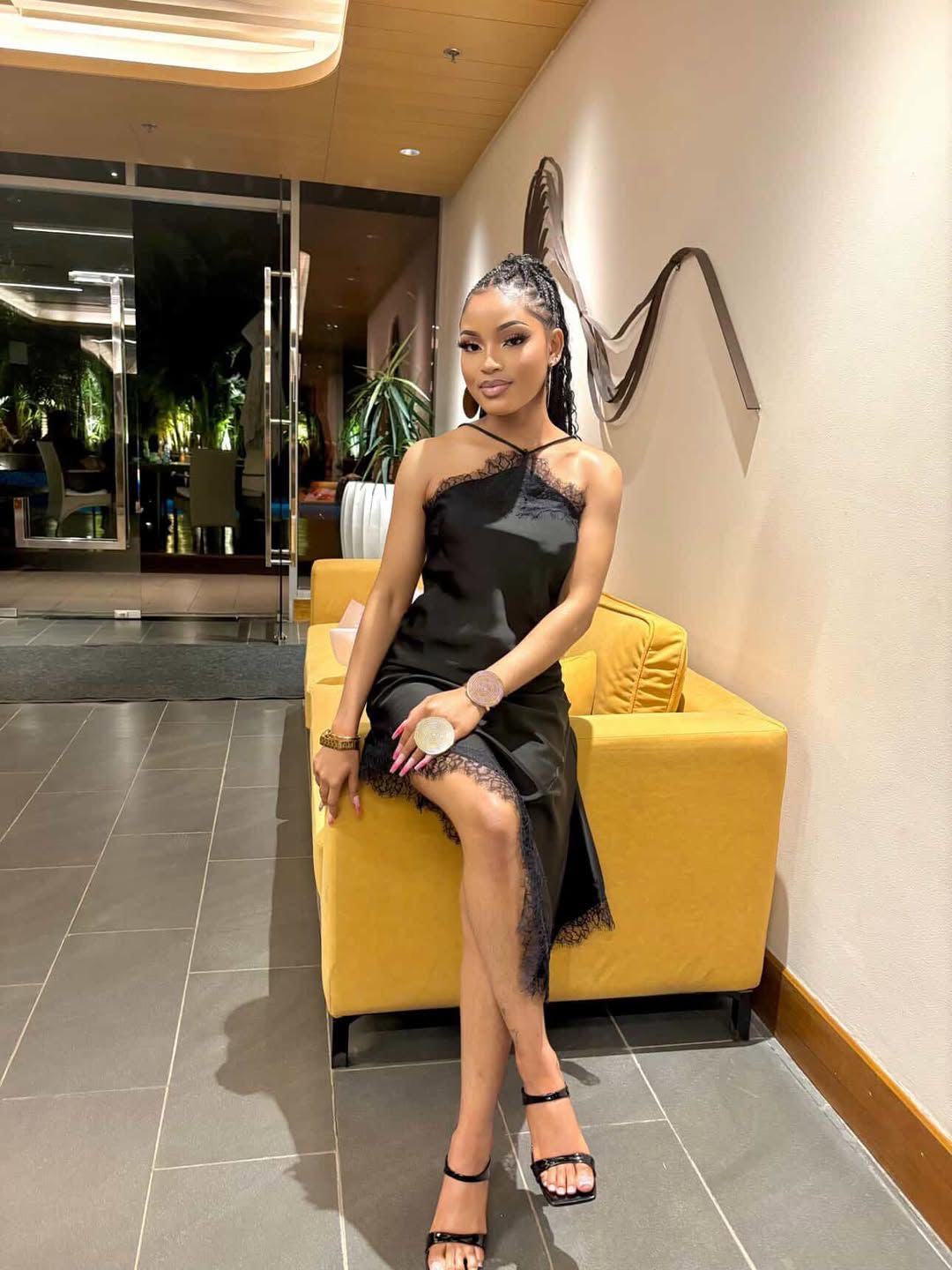 Vestido Renda Acabamento Cetim Patchwork