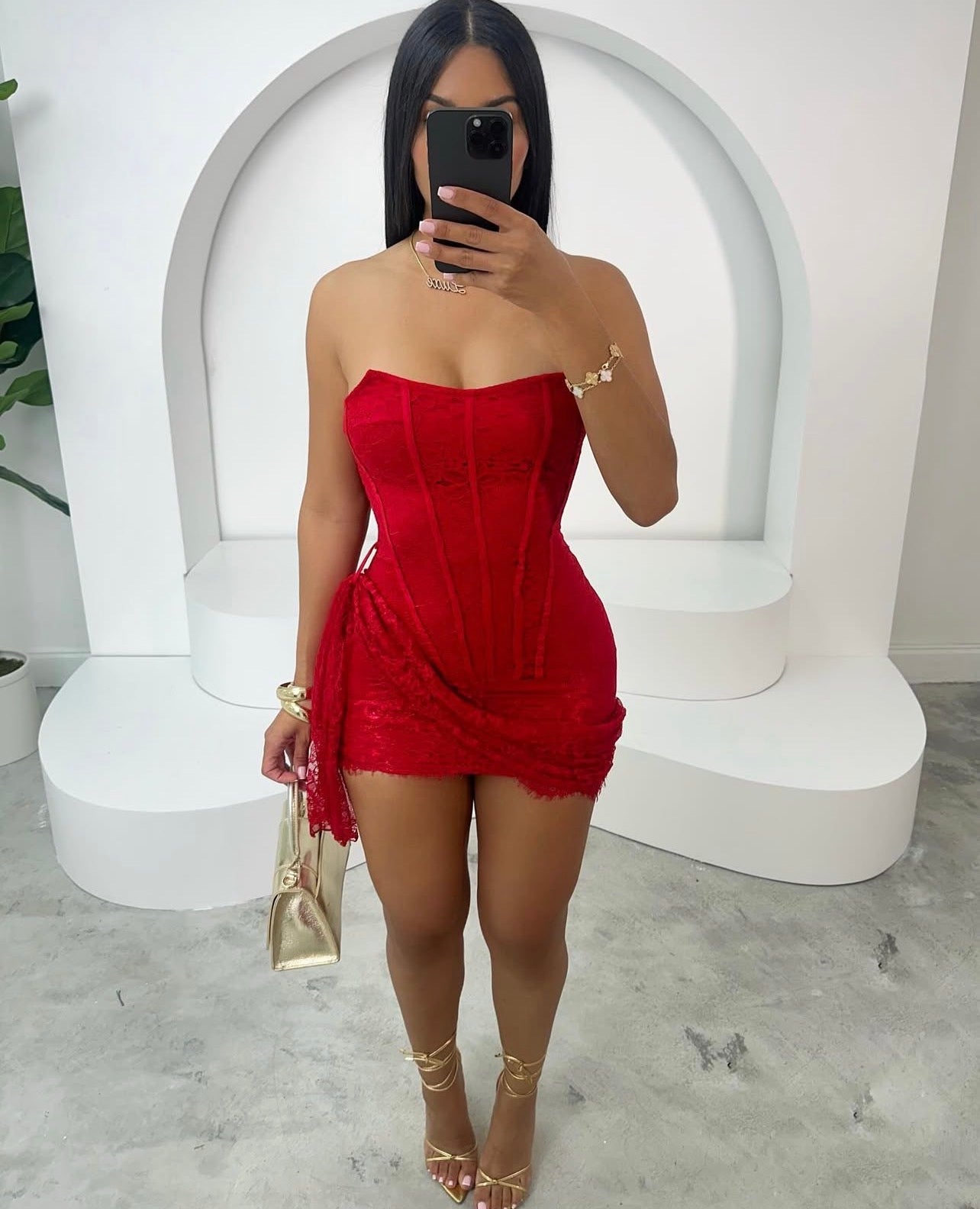 MINI LUXE  Vestido elegante e sexy, sem alças, justo ao corpo, para festas e coquetéis de verão, e costas abertas.