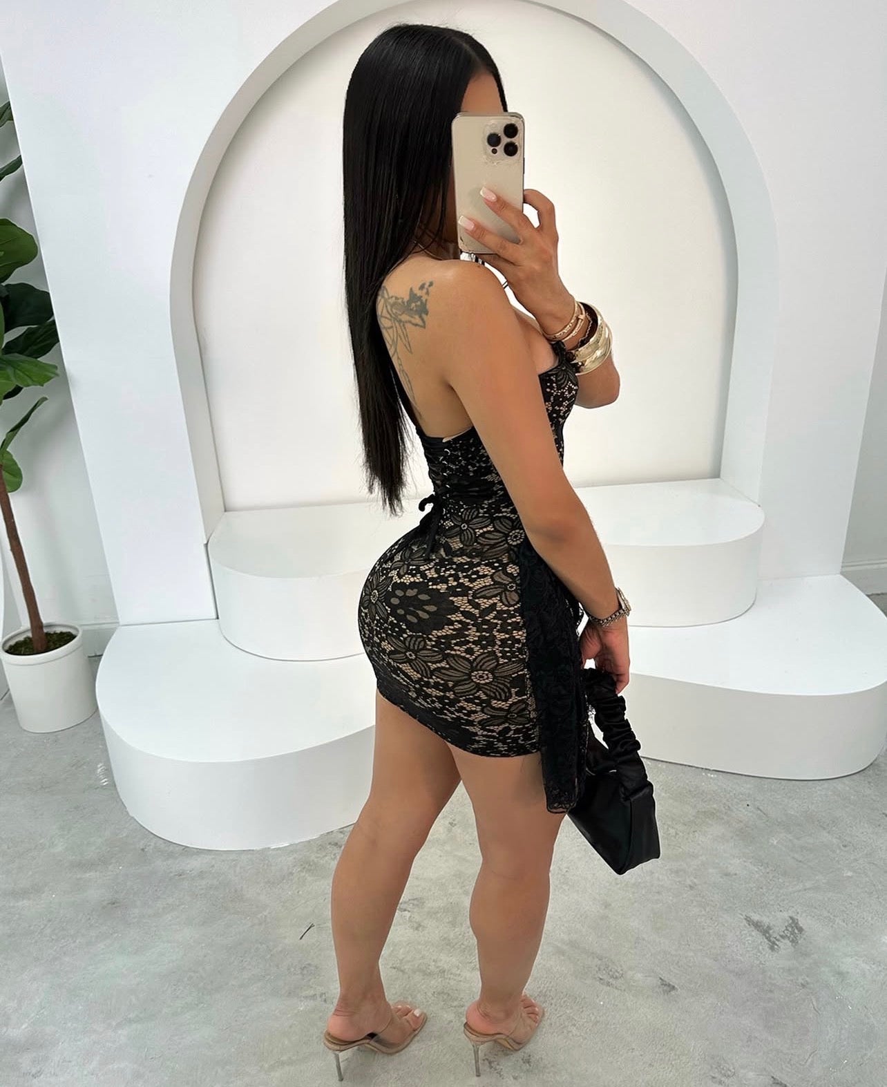 MINI LUXE  Vestido elegante e sexy, sem alças, justo ao corpo, para festas e coquetéis de verão, e costas abertas.