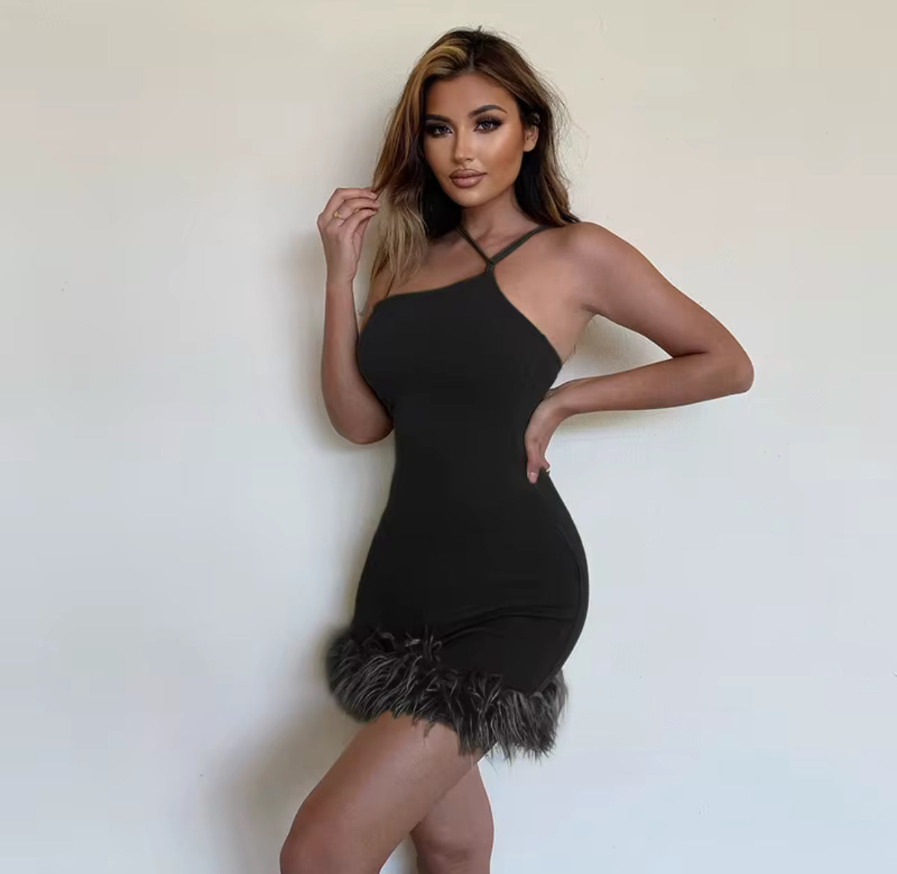 70064# mini vestido justo com pelos