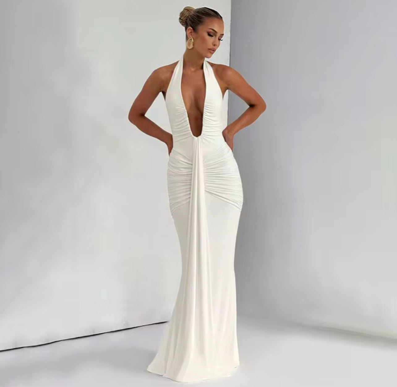 80064 Vestido elegante sem mangas com decote em V profundo e costas abertas, franzido