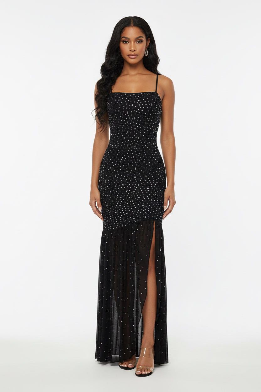 Vestido longo com pedras brilhantes