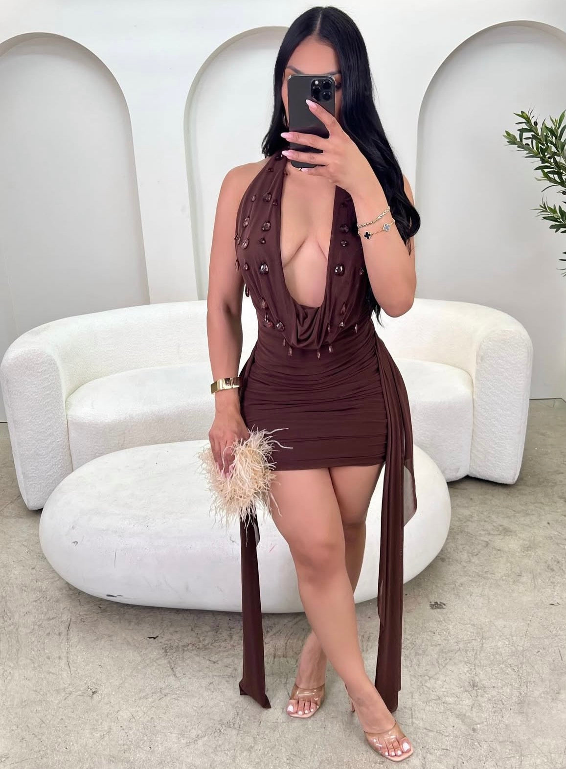 MINI LUXE Vestido curto de festa  com pedras no peito e decote profundo