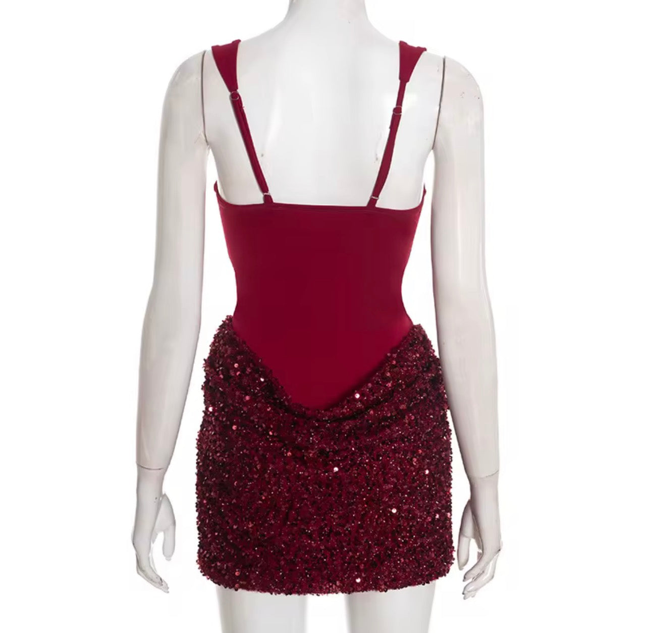 MINI LUXE Vestido curto vermelho elegante com alças finastecido de malha com lantejoulas contrastantes, ideal para festas e aniversários.