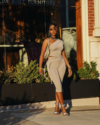 4022 Conjunto de 2 peças de blusa e calça bermuda