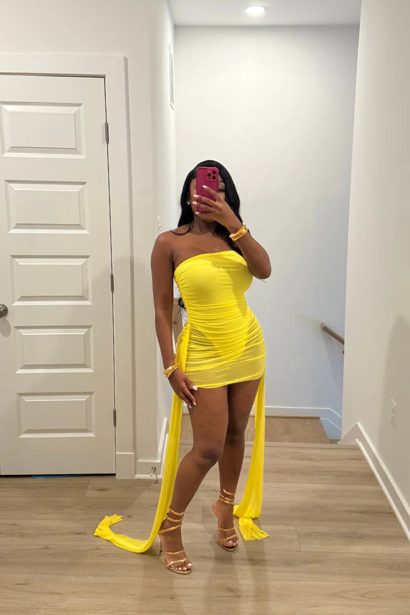 VC8005# Vestido com body transparente de malha com laços de fita e cauda