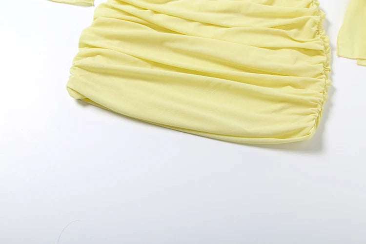 Vestido vazado com babados , transparente decote em V, mangas compridas, ideal para praia, festa de fim de ano