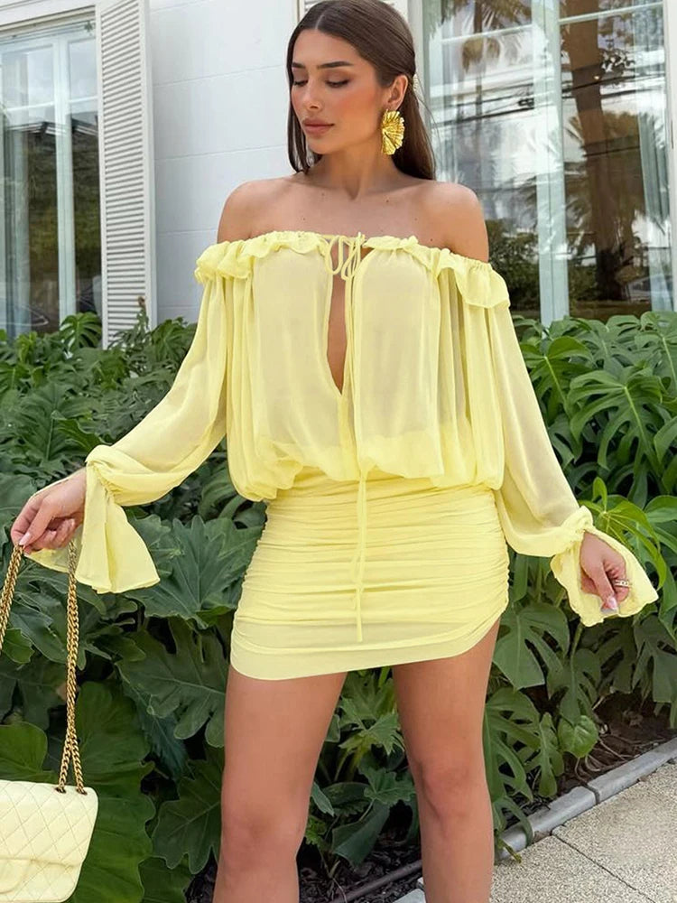 Vestido vazado com babados , transparente decote em V, mangas compridas, ideal para praia, festa de fim de ano