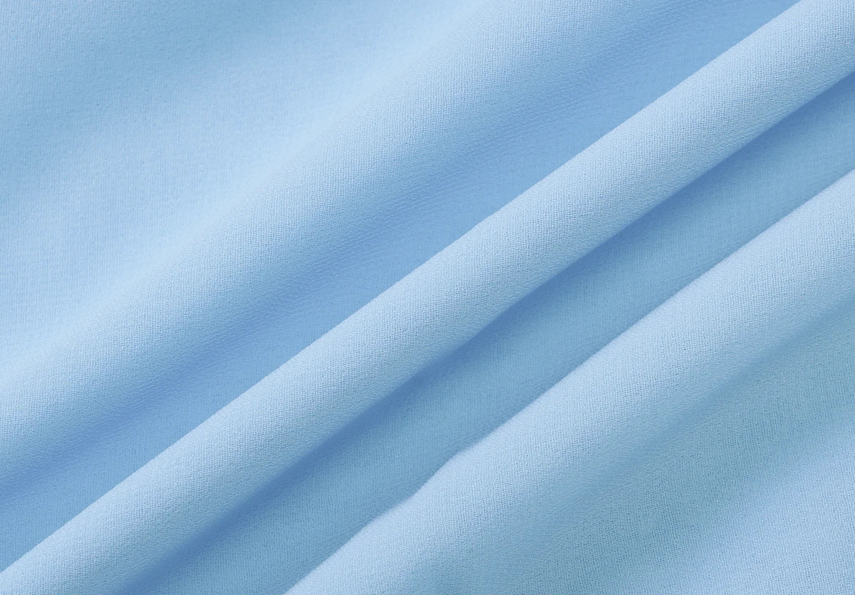 Vestido curto feminino sem mangas e com alças finas nas costas, modelo sexy e elegante para festas, ideal para deslocamentos diários e férias.